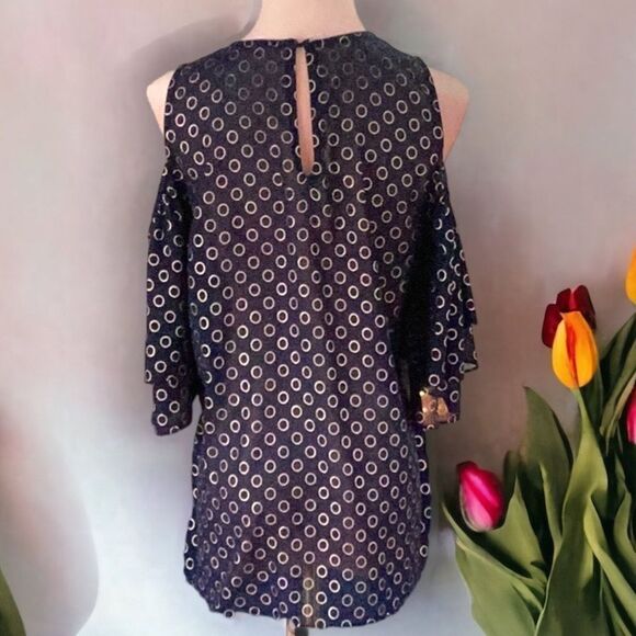 MICHAEL KORS SHEER BLOUSE TOP MEDIUM NAVY BLUE WITH GOLD CIRCLE DETAIL FLUTTER - Picture 3 of 6